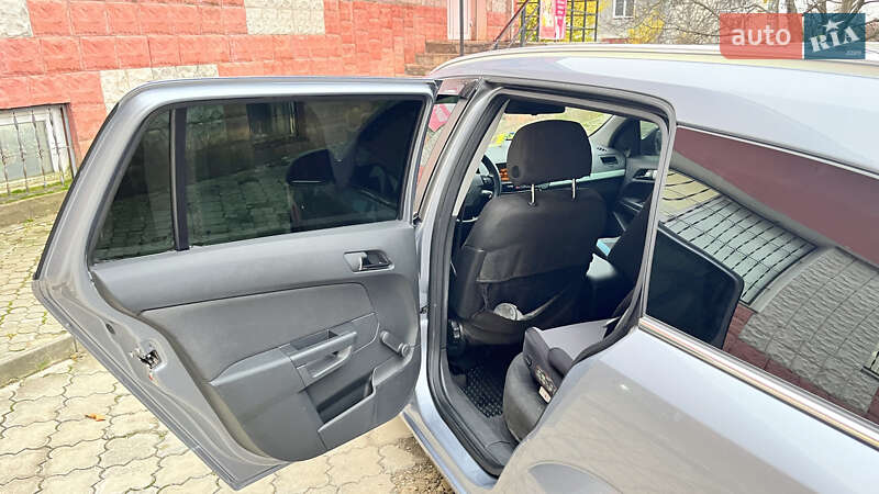 Універсал Opel Astra 2010 в Кам'янець-Подільському