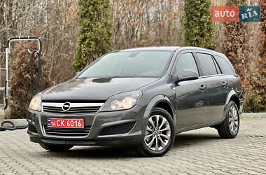 Універсал Opel Astra 2010 в Івано-Франківську