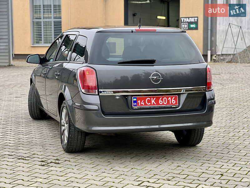 Універсал Opel Astra 2010 в Івано-Франківську