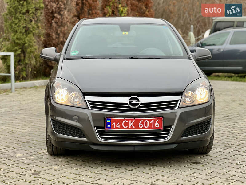 Універсал Opel Astra 2010 в Івано-Франківську
