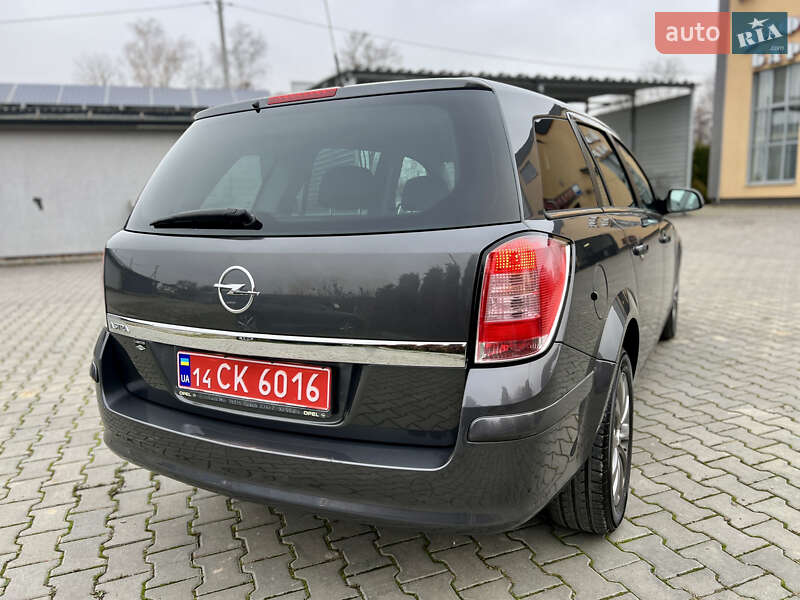 Універсал Opel Astra 2010 в Івано-Франківську