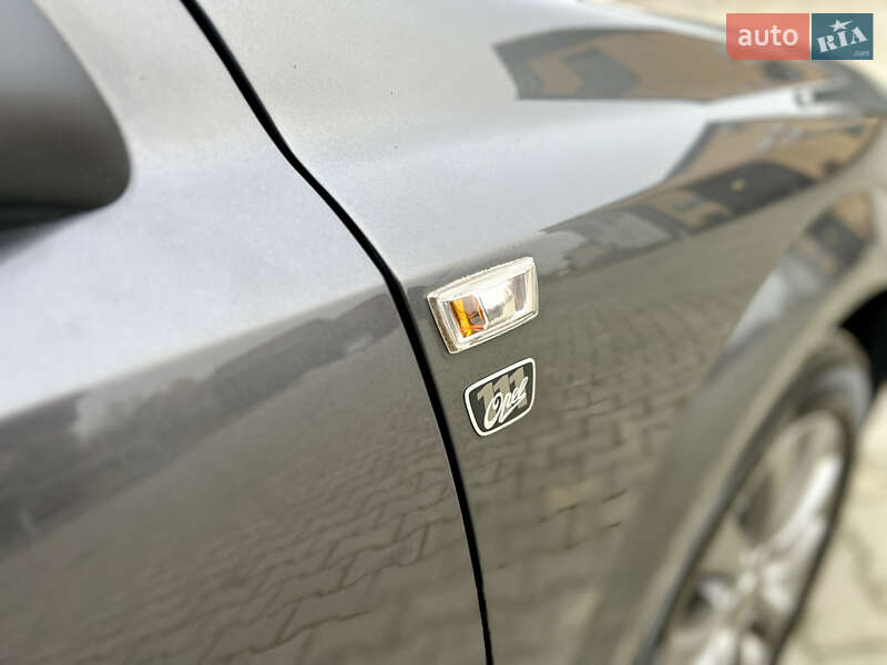 Універсал Opel Astra 2010 в Івано-Франківську