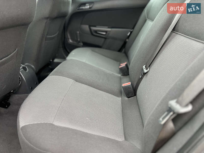 Універсал Opel Astra 2010 в Івано-Франківську