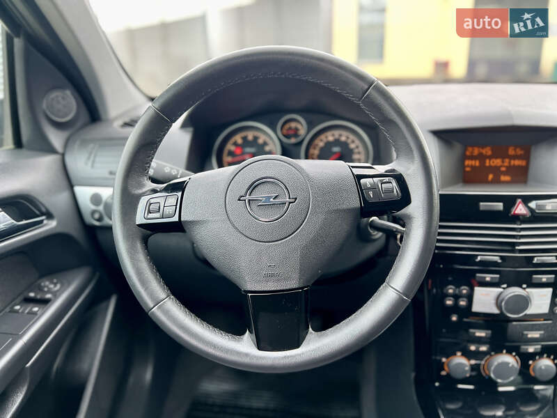 Універсал Opel Astra 2010 в Івано-Франківську