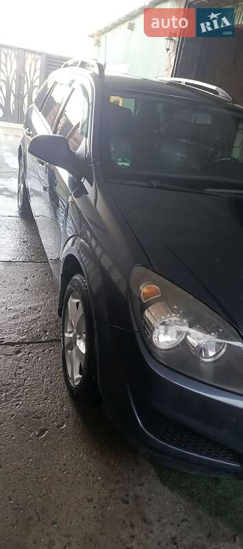 Универсал Opel Astra 2009 в Хусте