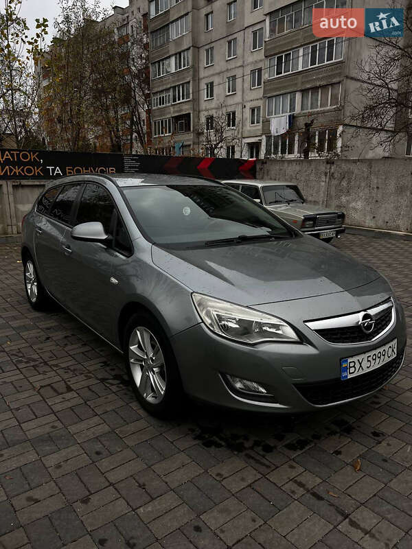 Універсал Opel Astra 2011 в Хмельницькому