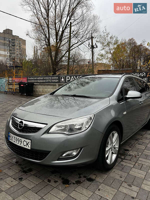 Універсал Opel Astra 2011 в Хмельницькому