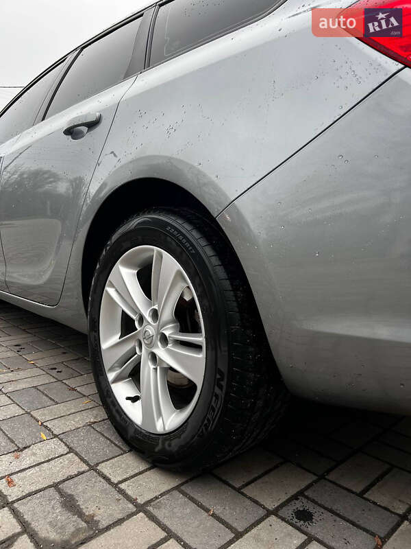 Універсал Opel Astra 2011 в Хмельницькому
