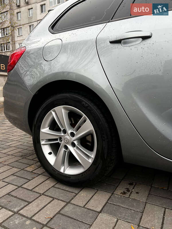 Універсал Opel Astra 2011 в Хмельницькому