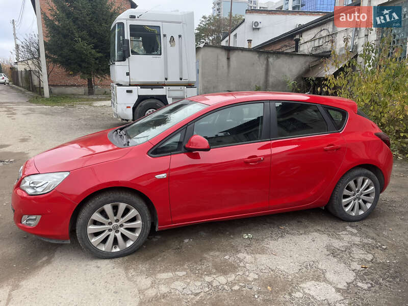 Хэтчбек Opel Astra 2011 в Львове