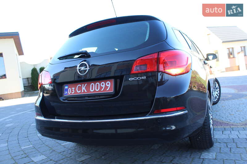 Універсал Opel Astra 2015 в Трускавці