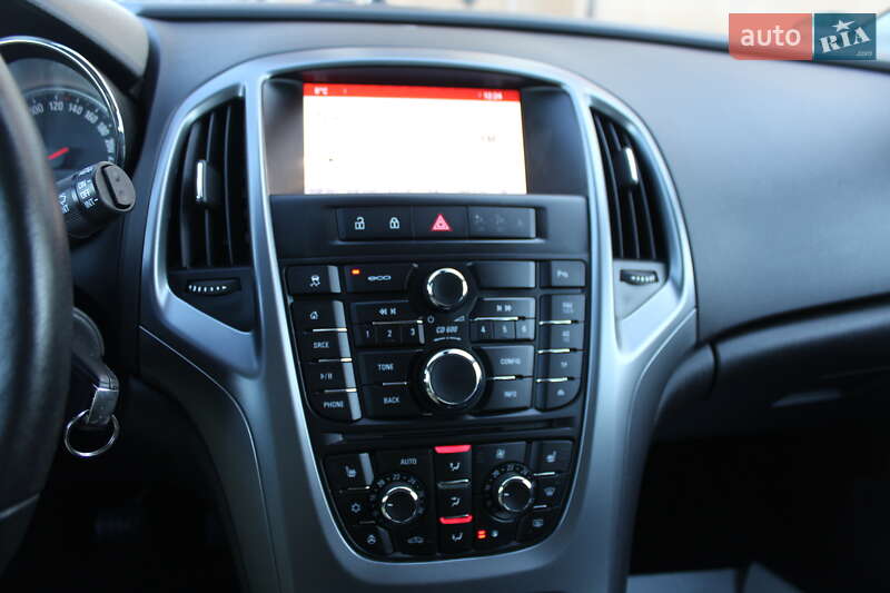 Універсал Opel Astra 2015 в Трускавці