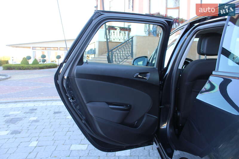 Універсал Opel Astra 2015 в Трускавці