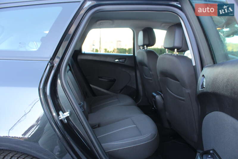 Універсал Opel Astra 2015 в Трускавці