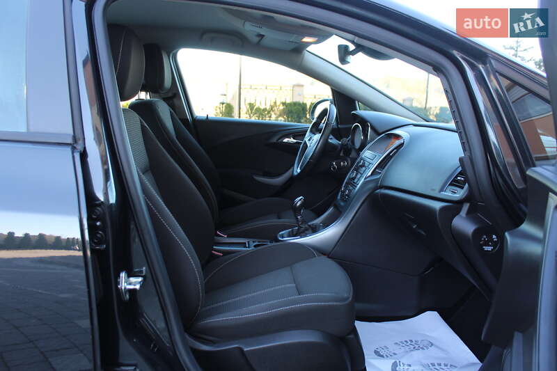 Універсал Opel Astra 2015 в Трускавці