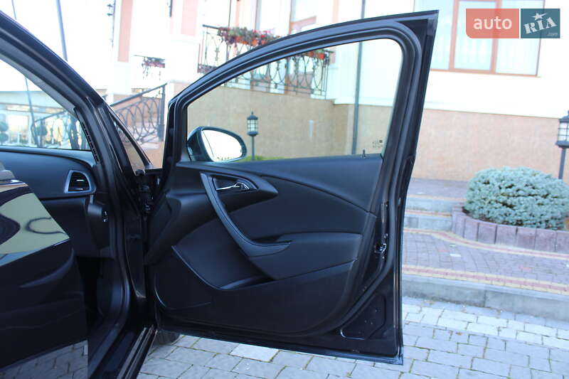 Універсал Opel Astra 2015 в Трускавці