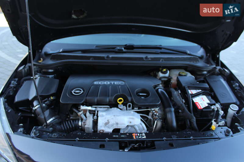 Універсал Opel Astra 2015 в Трускавці