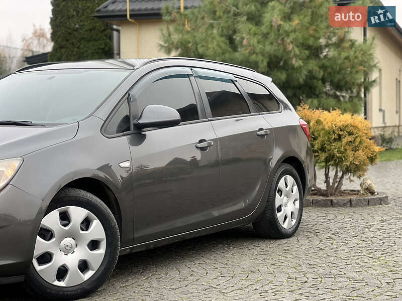 Універсал Opel Astra 2011 в Жовкві
