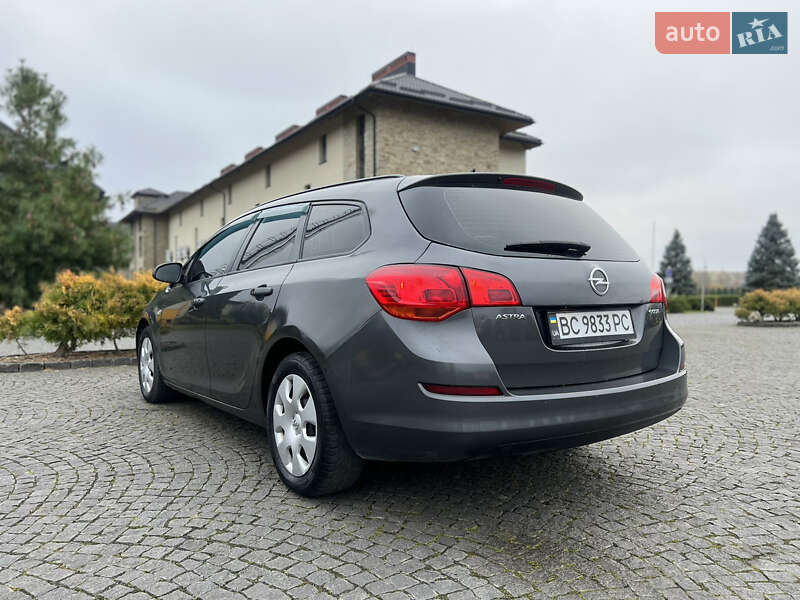 Універсал Opel Astra 2011 в Жовкві