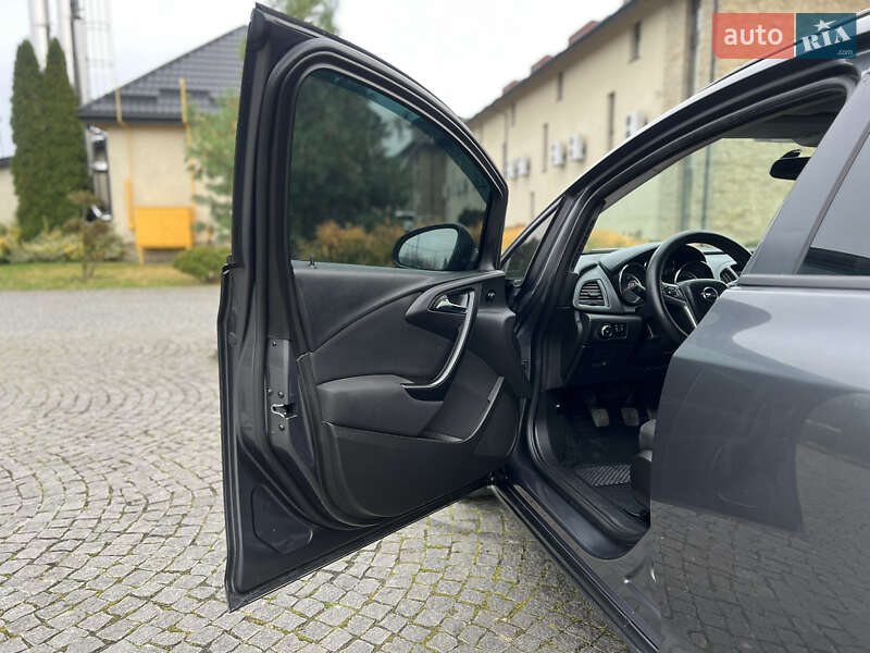 Універсал Opel Astra 2011 в Жовкві