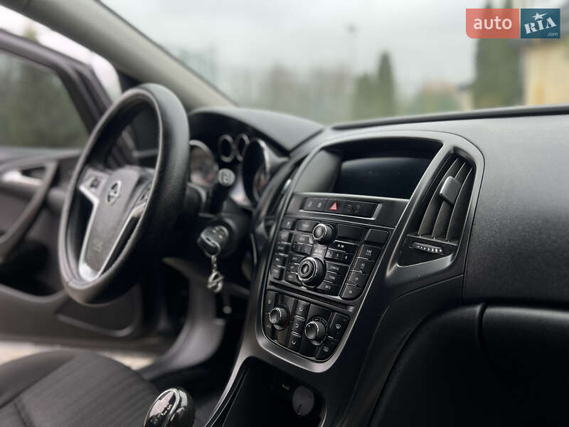 Універсал Opel Astra 2011 в Жовкві