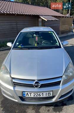 Хэтчбек Opel Astra 2004 в Яремче
