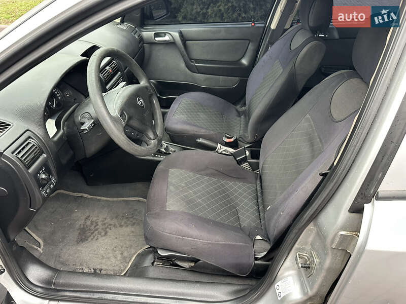 Хэтчбек Opel Astra 2004 в Днепре