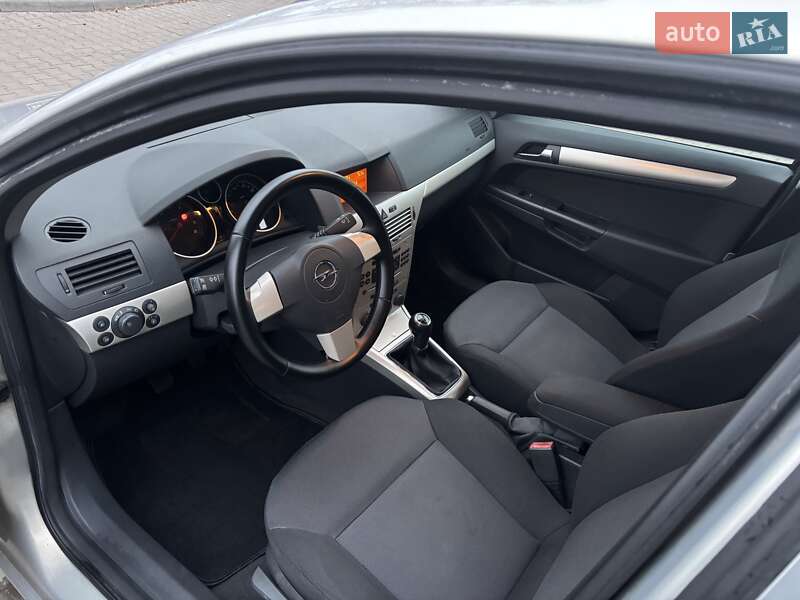 Универсал Opel Astra 2008 в Луцке