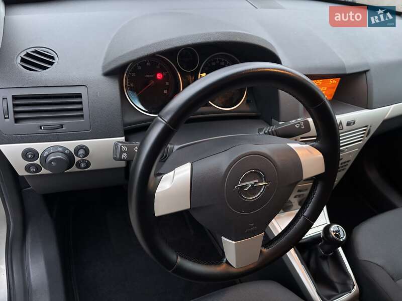 Универсал Opel Astra 2008 в Луцке