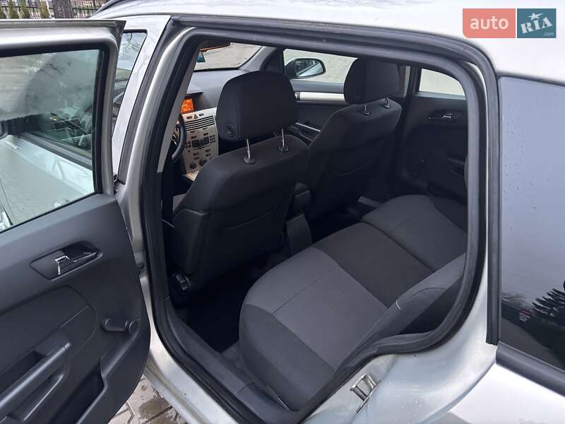 Универсал Opel Astra 2008 в Луцке