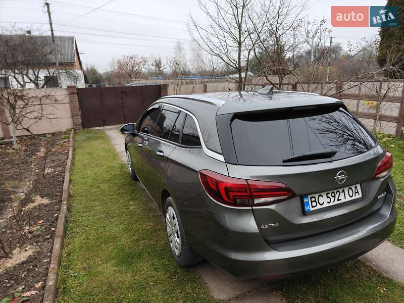 Універсал Opel Astra 2016 в Львові