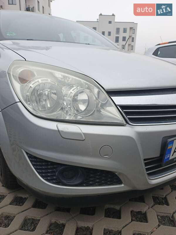 Универсал Opel Astra 2009 в Луцке