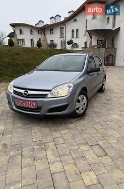 Хэтчбек Opel Astra 2009 в Долине
