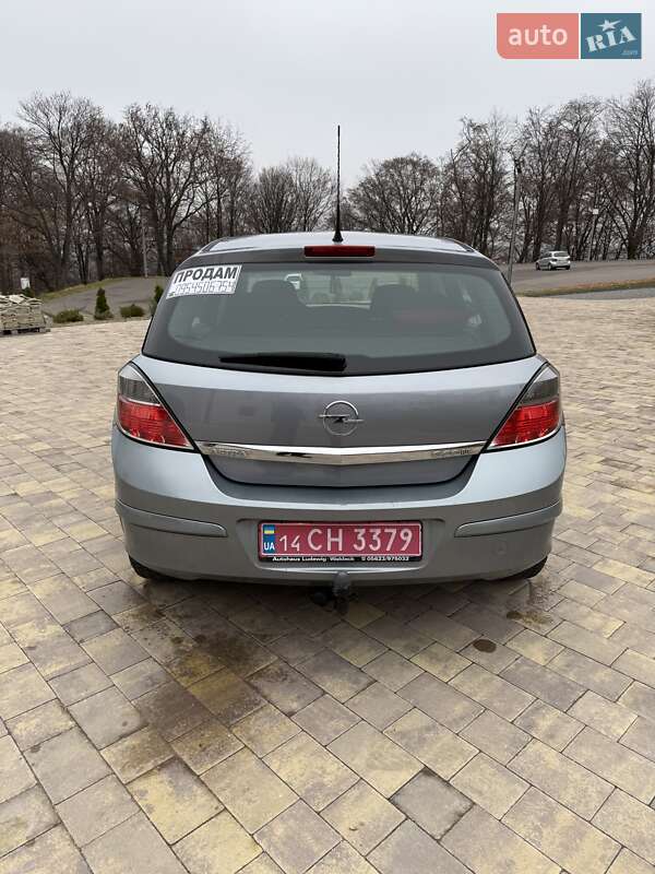 Хэтчбек Opel Astra 2009 в Долине