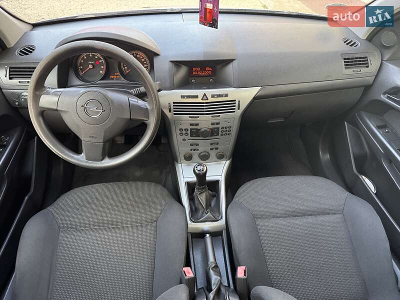 Хэтчбек Opel Astra 2009 в Долине
