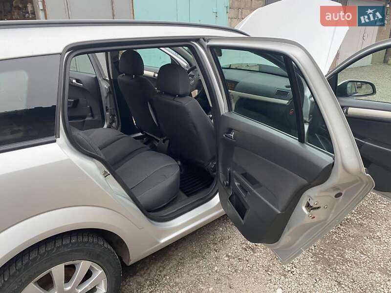 Універсал Opel Astra 2008 в Кам'янському