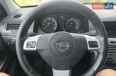 Універсал Opel Astra 2012 в Луцьку
