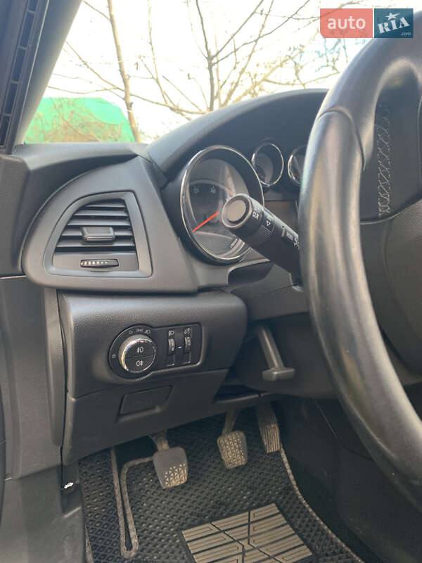 Універсал Opel Astra 2015 в Дрогобичі