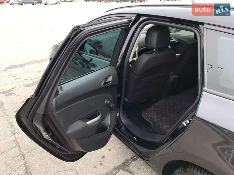 Універсал Opel Astra 2011 в Харкові