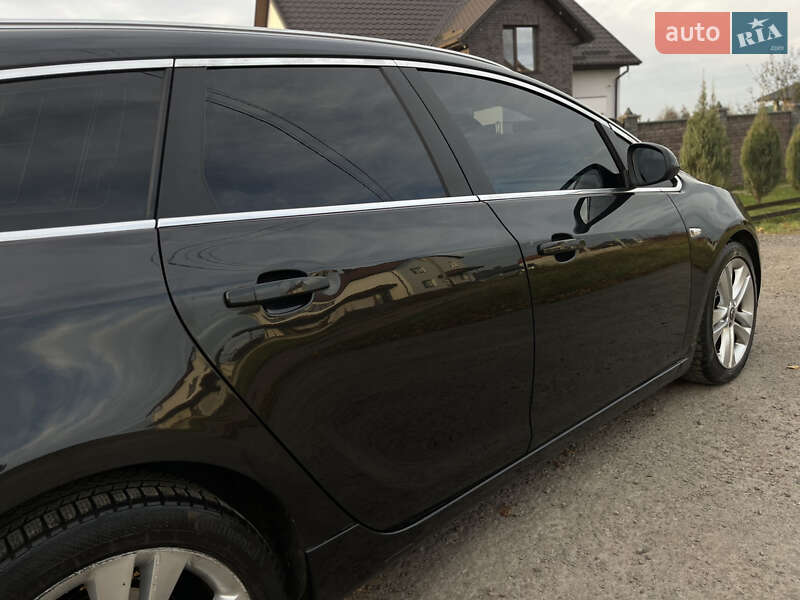 Універсал Opel Astra 2012 в Рівному