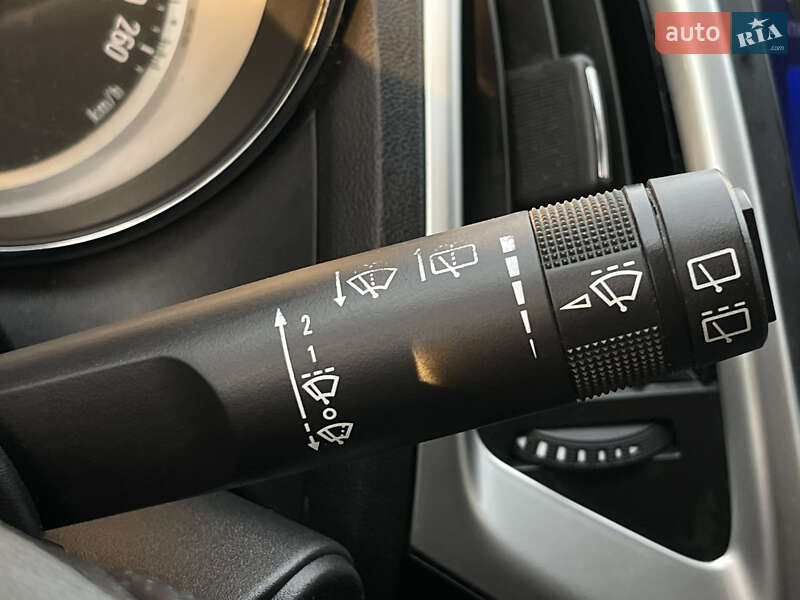 Універсал Opel Astra 2012 в Рівному