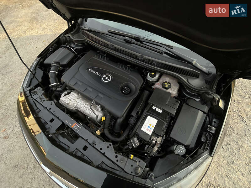 Універсал Opel Astra 2012 в Рівному