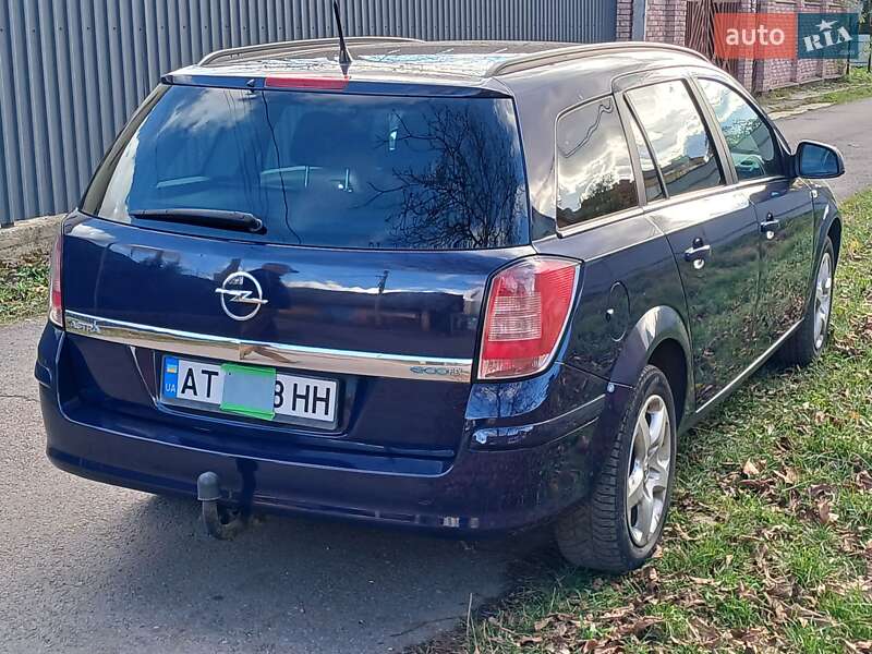 Універсал Opel Astra 2010 в Івано-Франківську