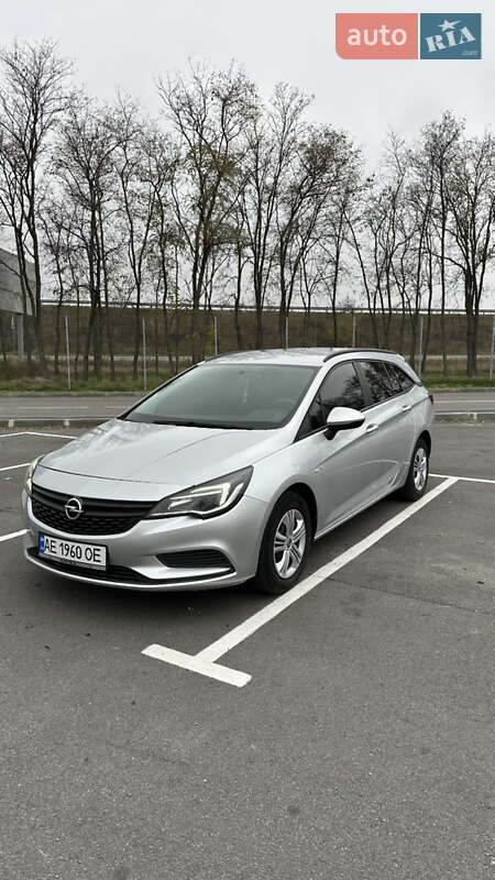 Універсал Opel Astra 2017 в Дніпрі
