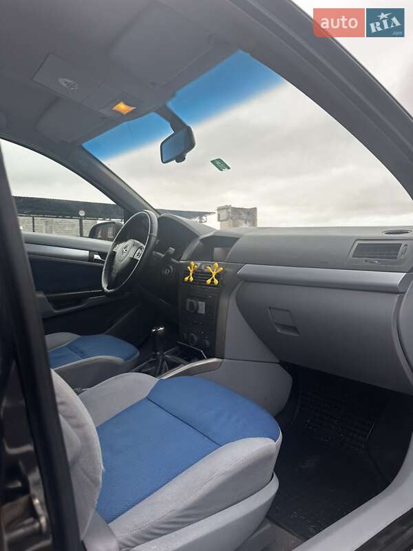 Хэтчбек Opel Astra 2004 в Дубно фото 6 Хэтчбек Opel Astra 2004 в Дубно