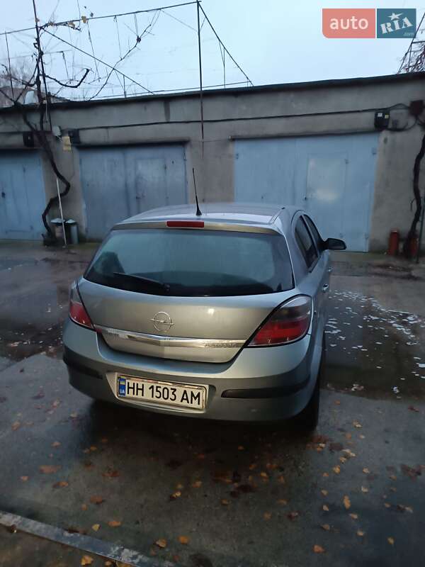 Хэтчбек Opel Astra 2007 в Черноморске