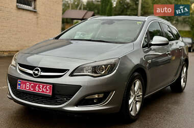 Універсал Opel Astra 2013 в Рівному