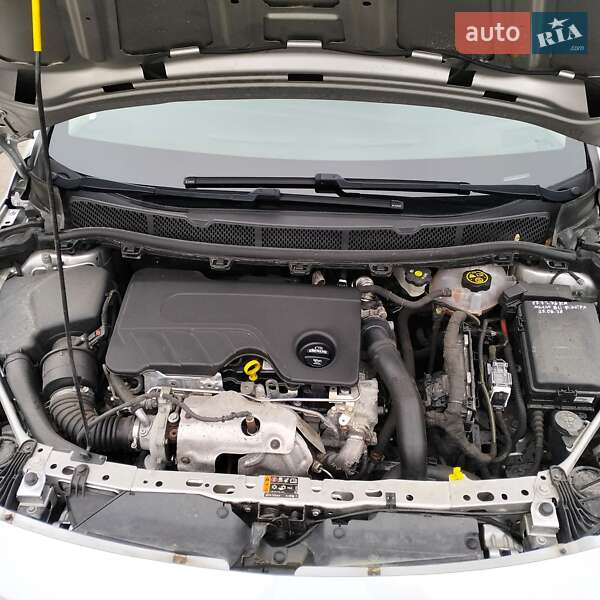 Универсал Opel Astra 2019 в Ровно