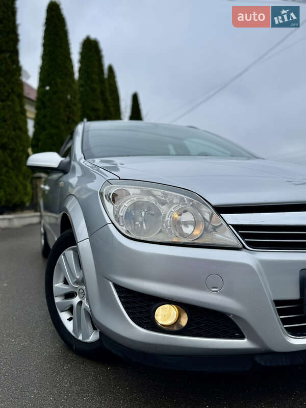 Універсал Opel Astra 2008 в Чернівцях