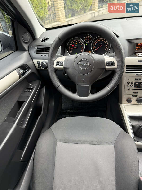 Універсал Opel Astra 2008 в Чернівцях